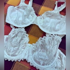 Bali White Lace Underwire Bras bundle